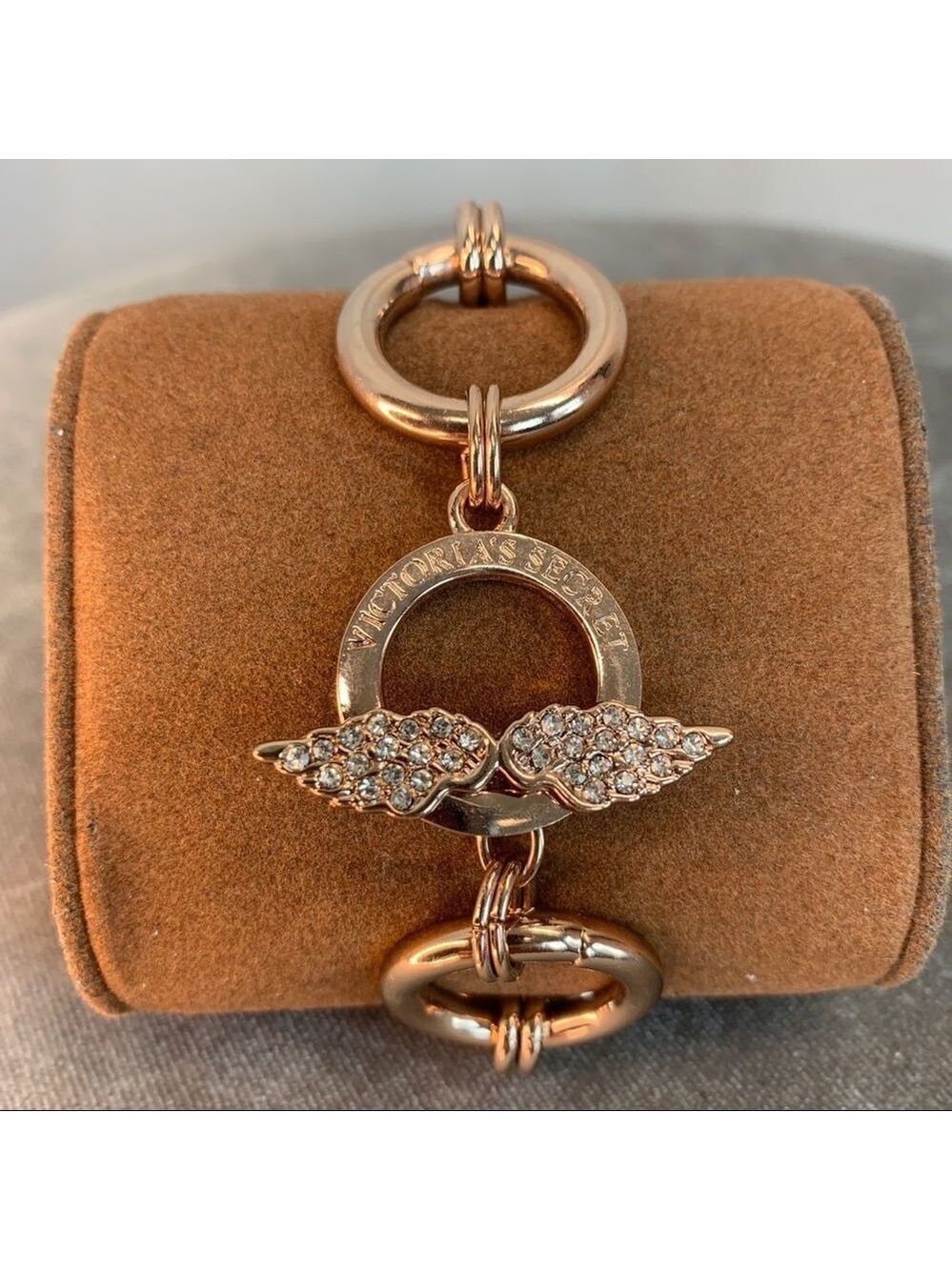 VICTORIA’S Secret rose gold circular chain link angel wing rhinestone bracelet - Picture 3 of 6